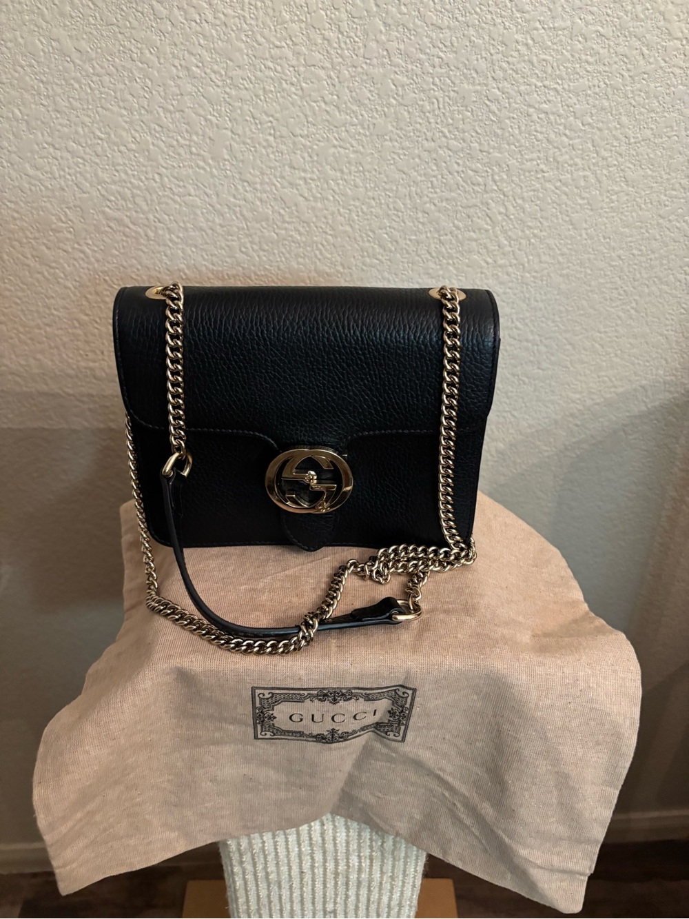 Gucci Black Leather interlocking small Shoulder Bag with Gold Hardware Chain